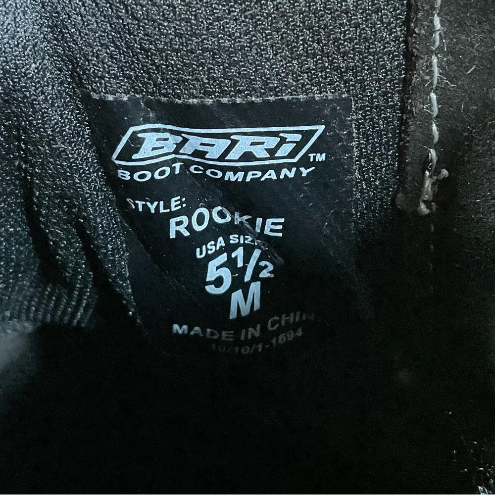 NWOB Bari Hockey Skate Boots Rookie Kids 5.5 M Black Silver Water Resistant